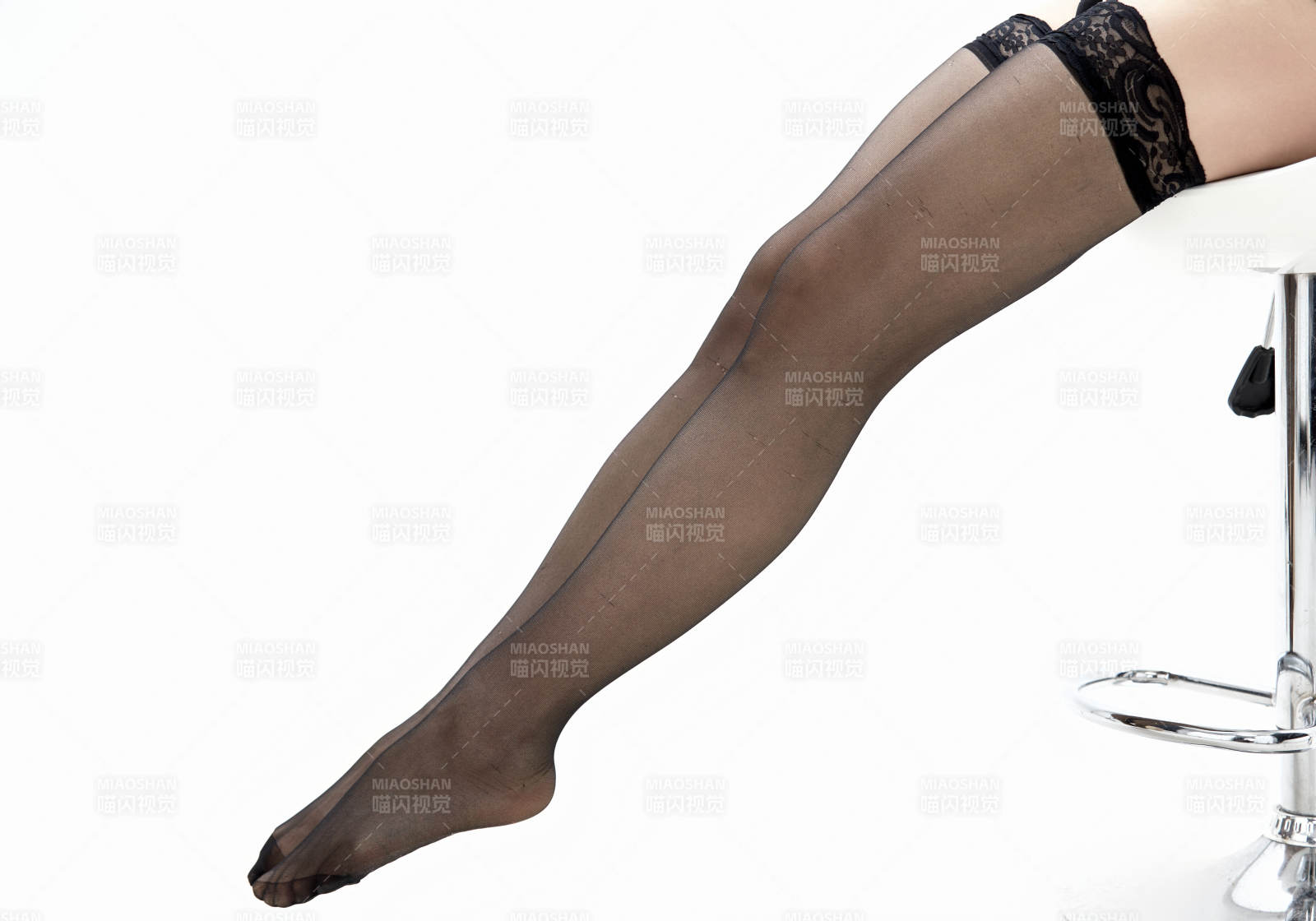 裸露的女性的足部特写图片