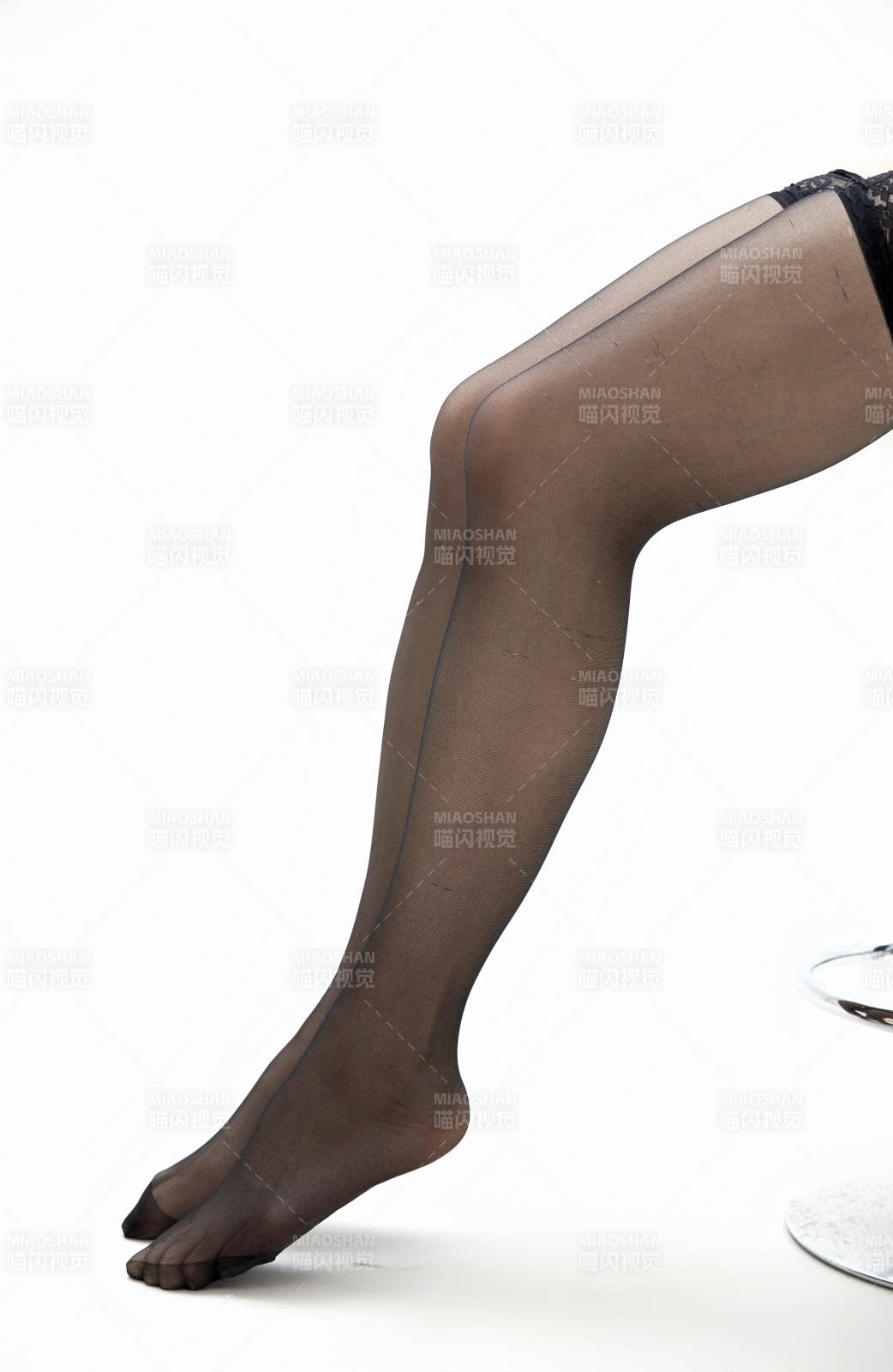 裸露的女性的足部特写图片