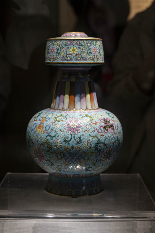 景德镇彩绘瓷瓶图片