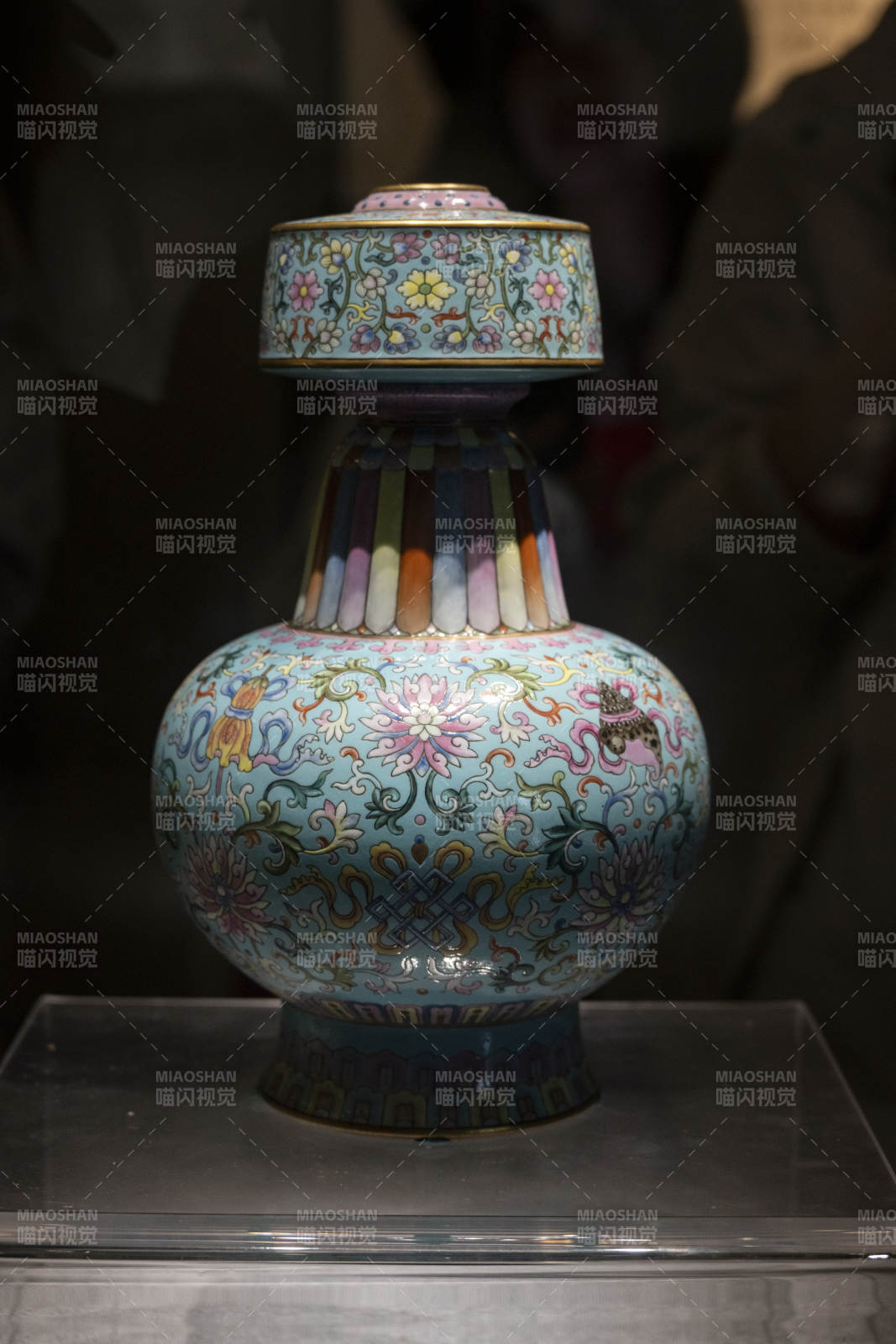 景德镇彩绘瓷瓶图片