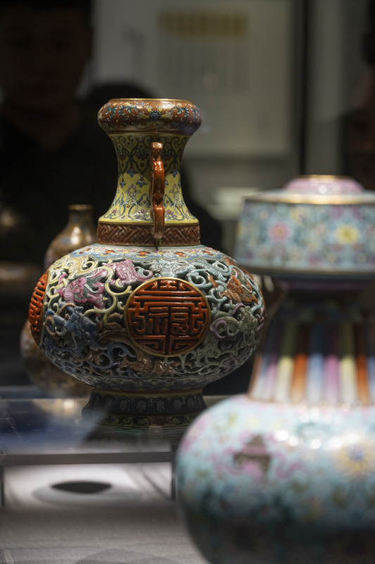 景德镇精美彩瓷花瓶图片