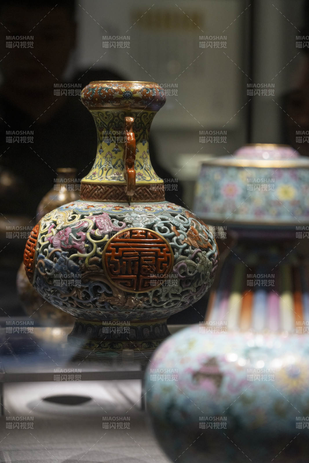 景德镇精美彩瓷花瓶图片