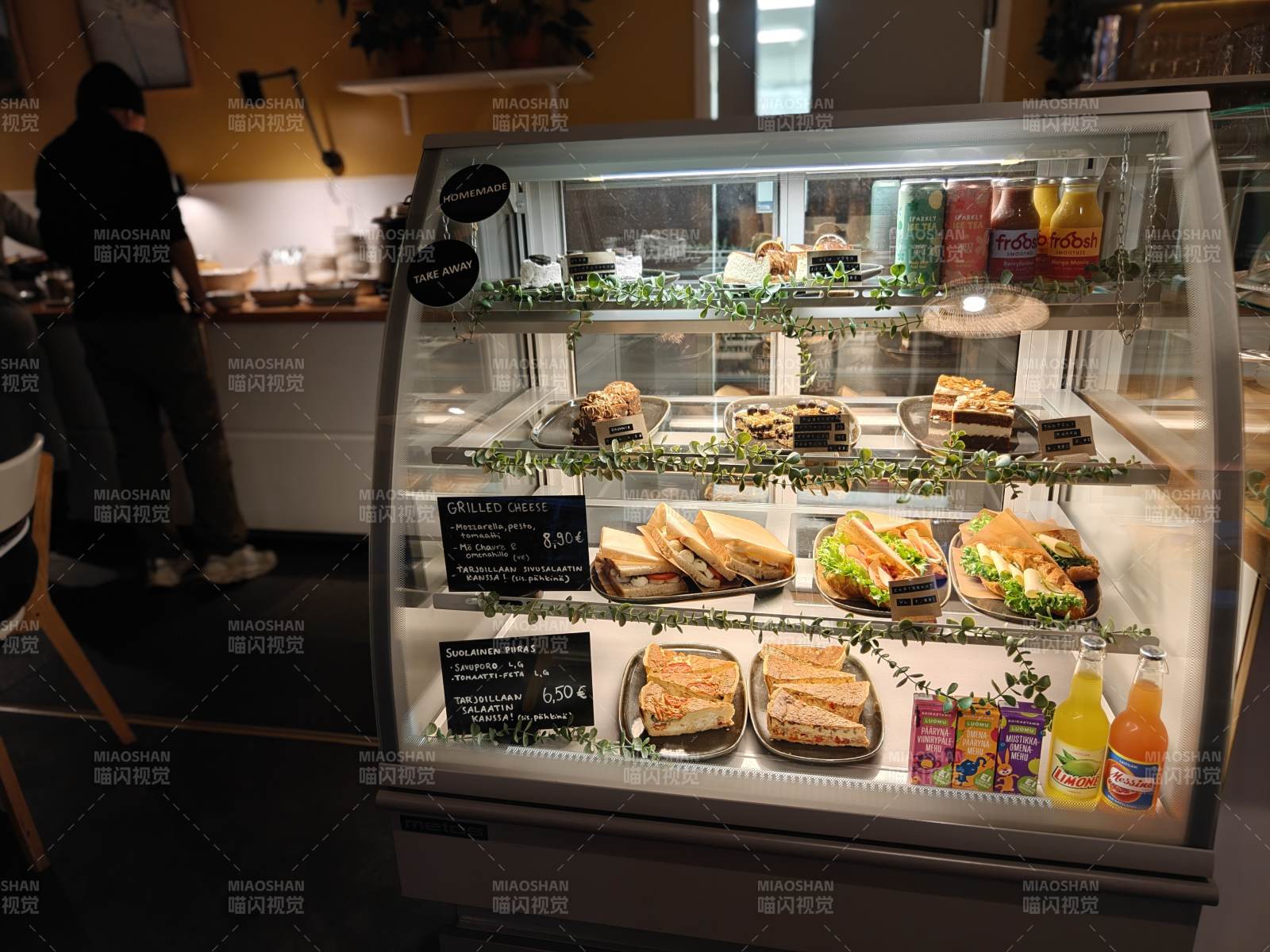 美食展示柜图片