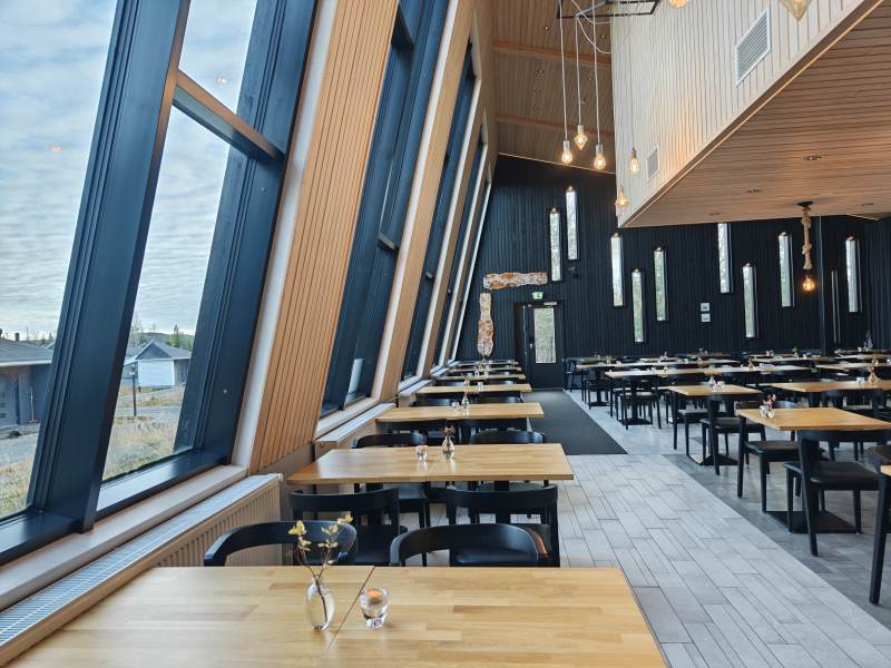 现代餐厅窗景图片