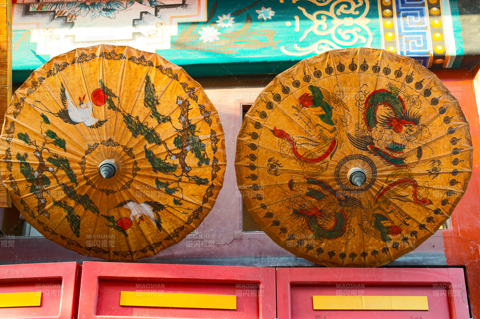 彩绘油纸伞图片