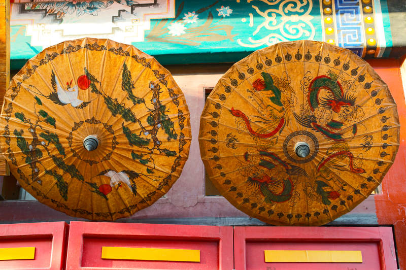 彩绘油纸伞图片