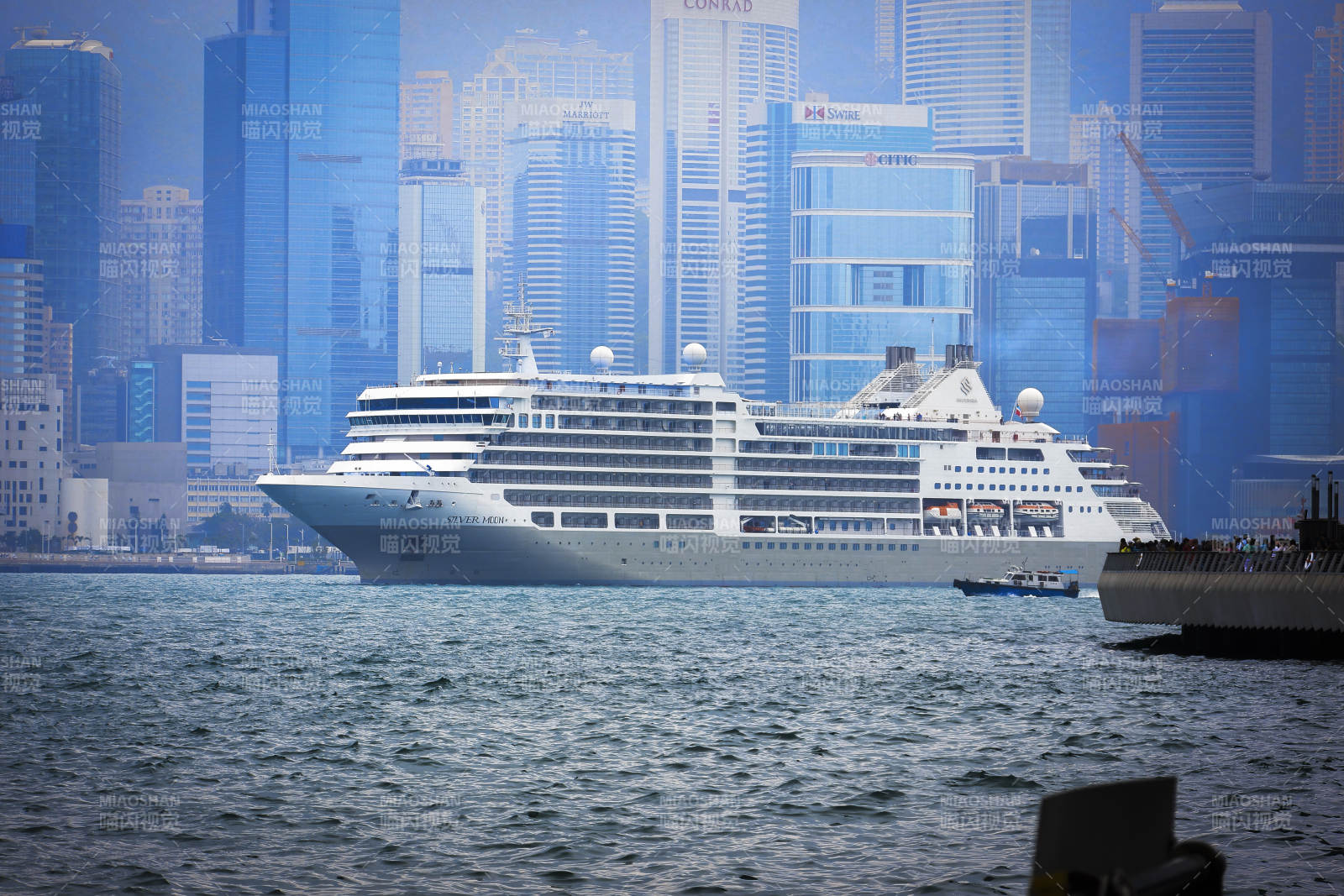 香港邮轮停泊城市港口图片