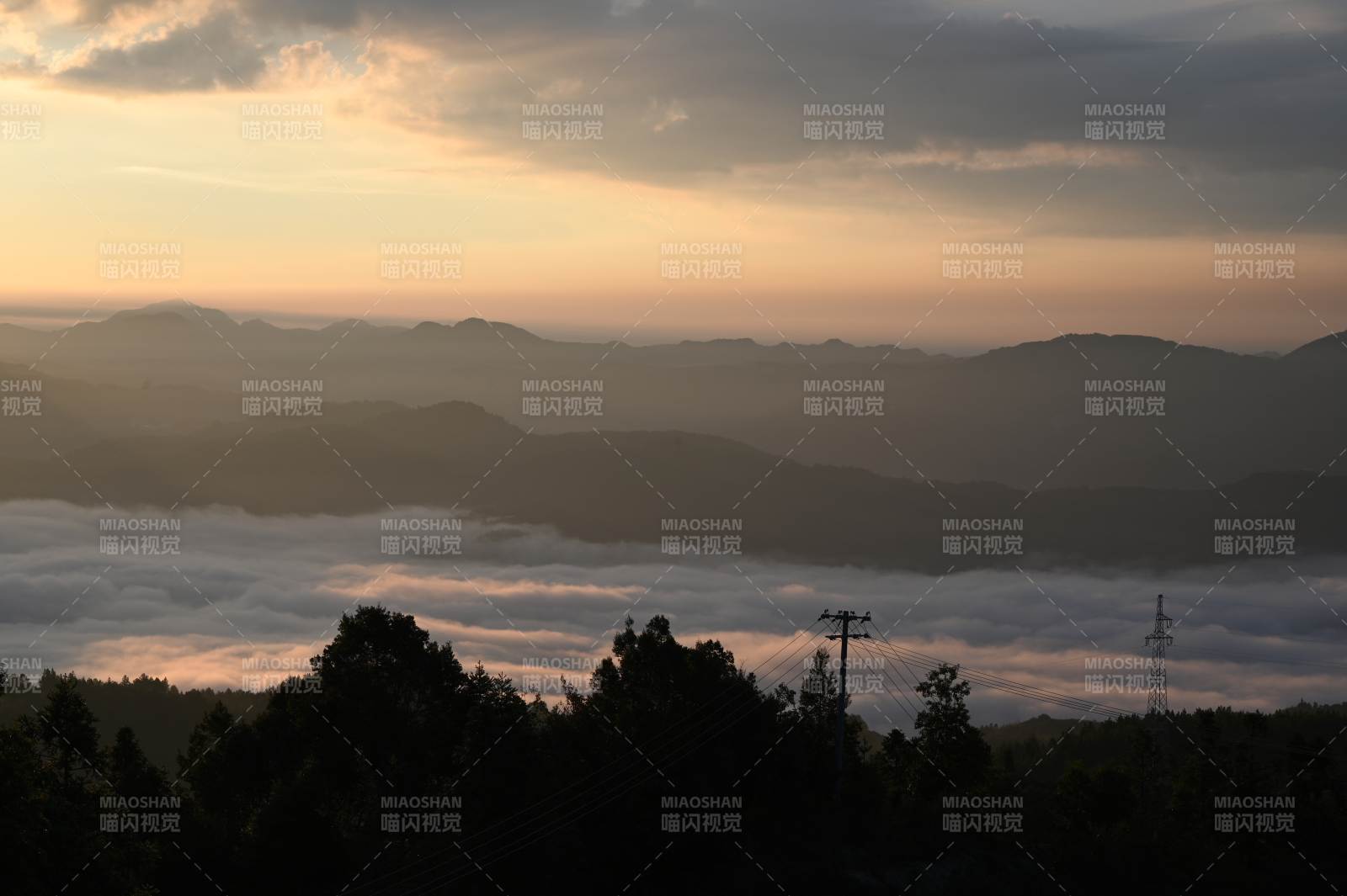 永泰仙妈殿山间云海日出图片