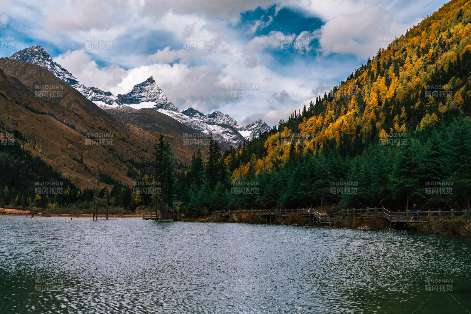 秋山湖景四姑娘山双桥沟图片