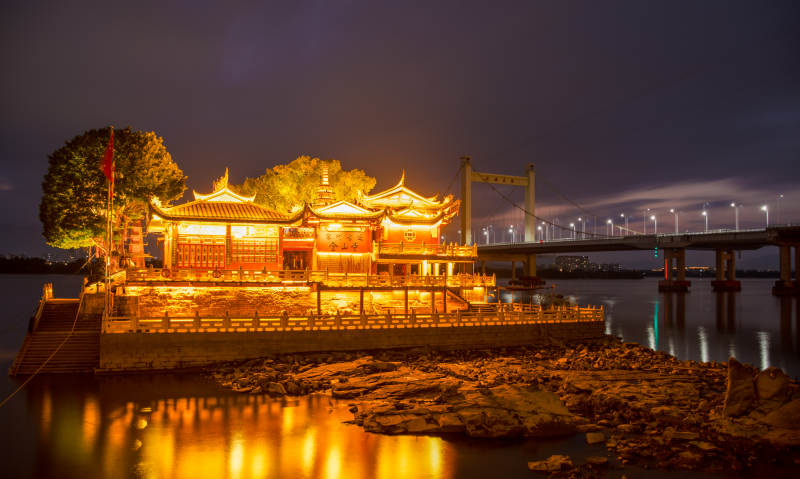 福州金山寺灯火辉煌图片