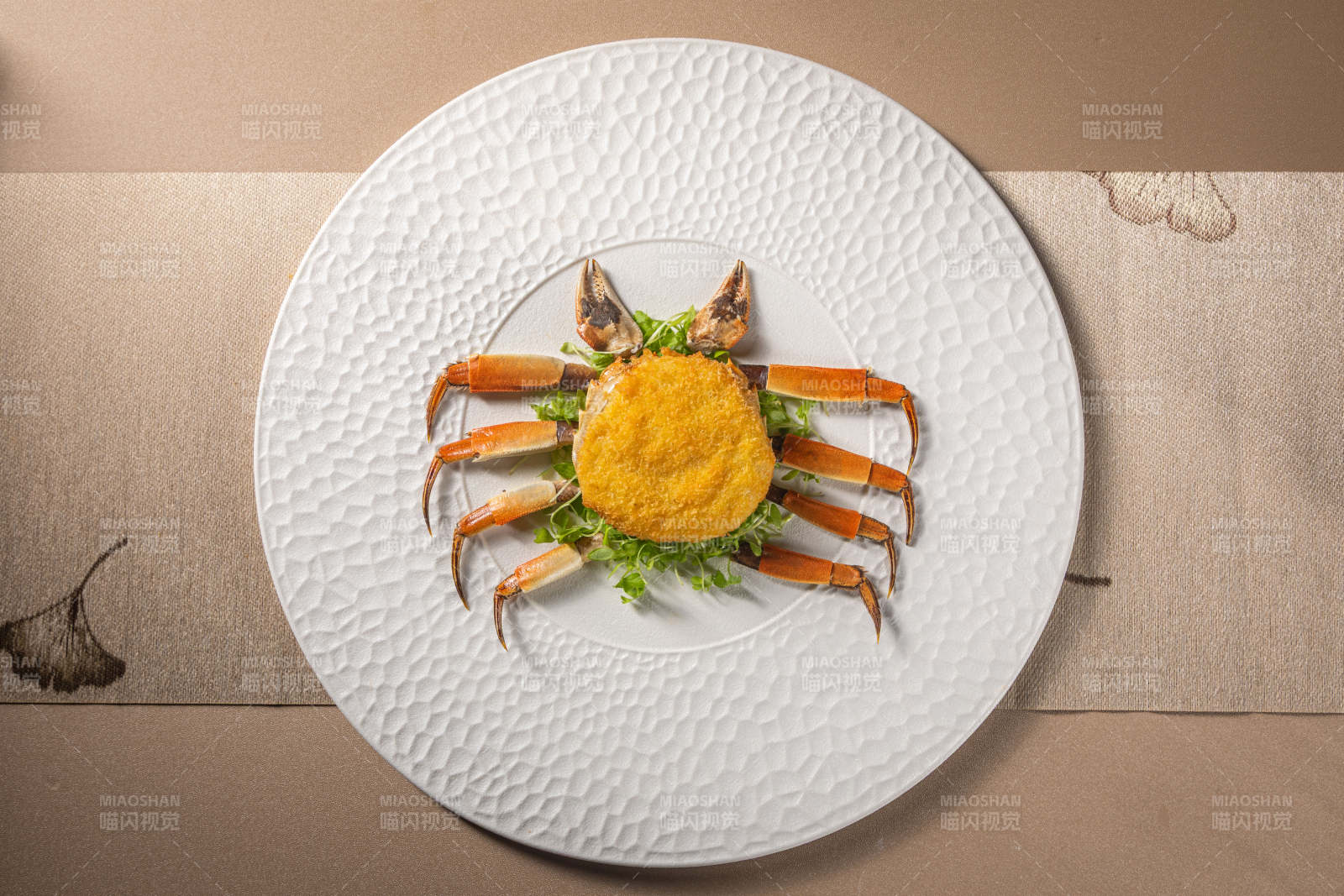 蟹黄酥配生菜图片