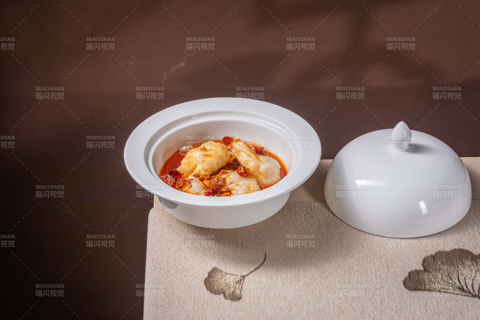 红烧鱼块配汤碗图片