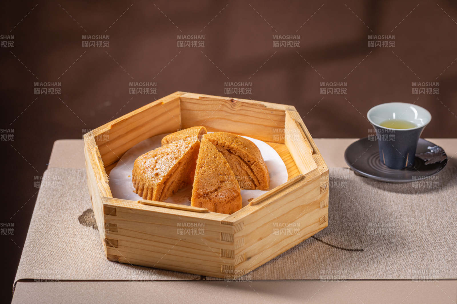 木盒发糕配茶图片