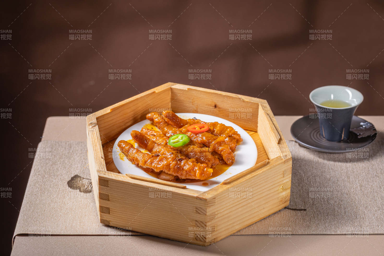 辣味鸡爪配茶图片