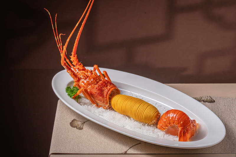 龙虾配玉米与虾尾图片