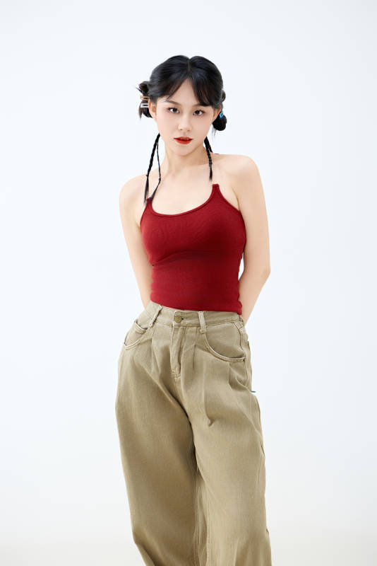 影棚拍摄穿着青春靓丽的亚洲女性夏季形象图片