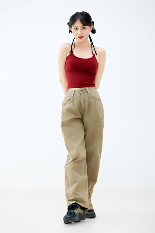 影棚拍摄穿着青春靓丽的亚洲女性夏季形象图片