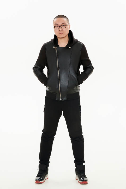 白色背景下的雅痞青年形象图片