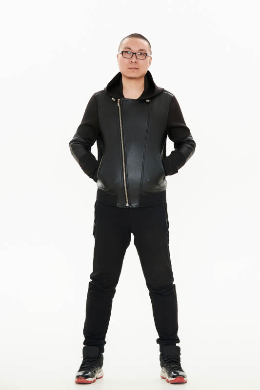 白色背景下的雅痞青年形象图片