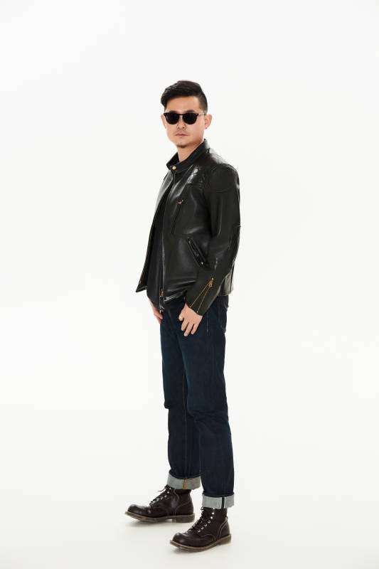 白色背景下的雅痞青年形象图片