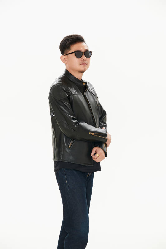 白色背景下的雅痞青年形象图片