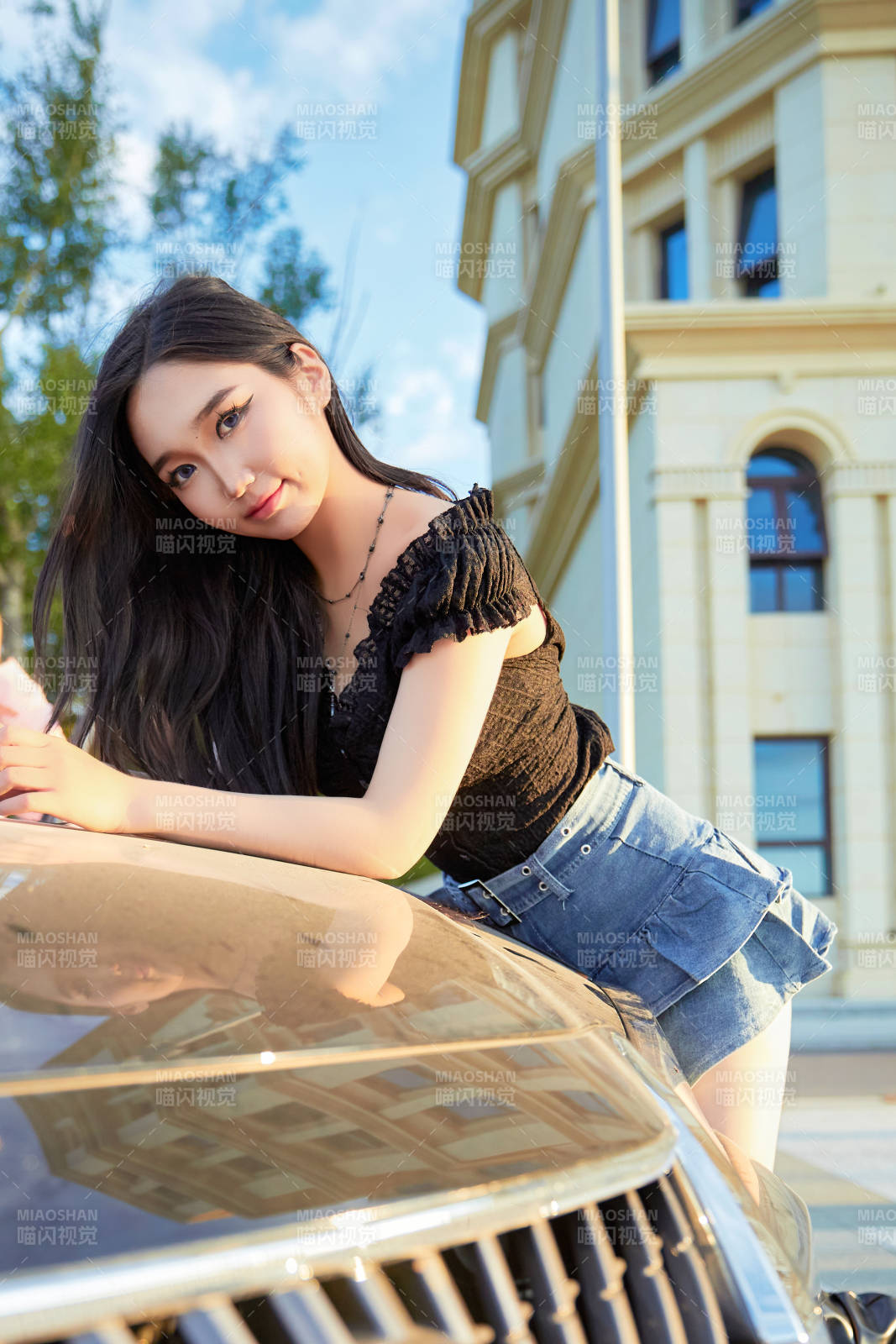 亚洲美女自驾出游的欢乐旅途图片