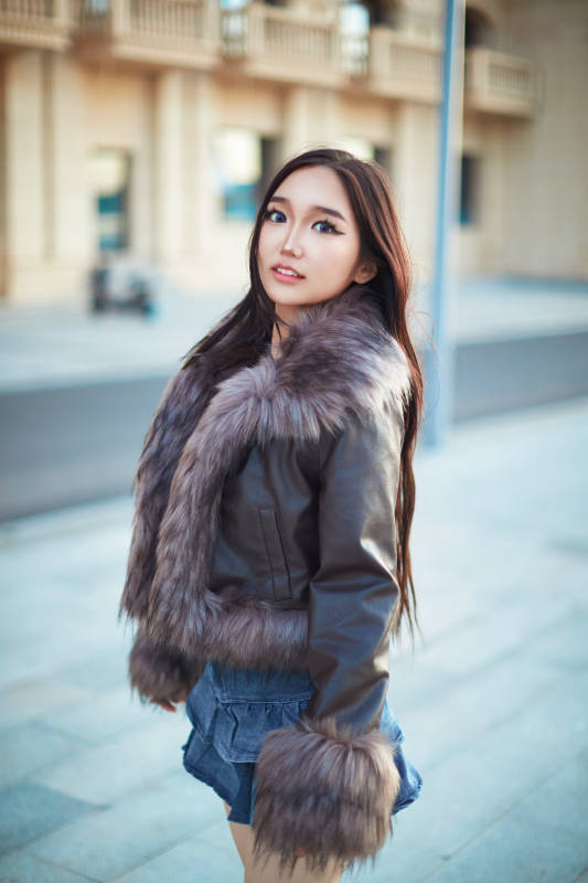 草原那达慕大会上的蒙古弓箭手图片