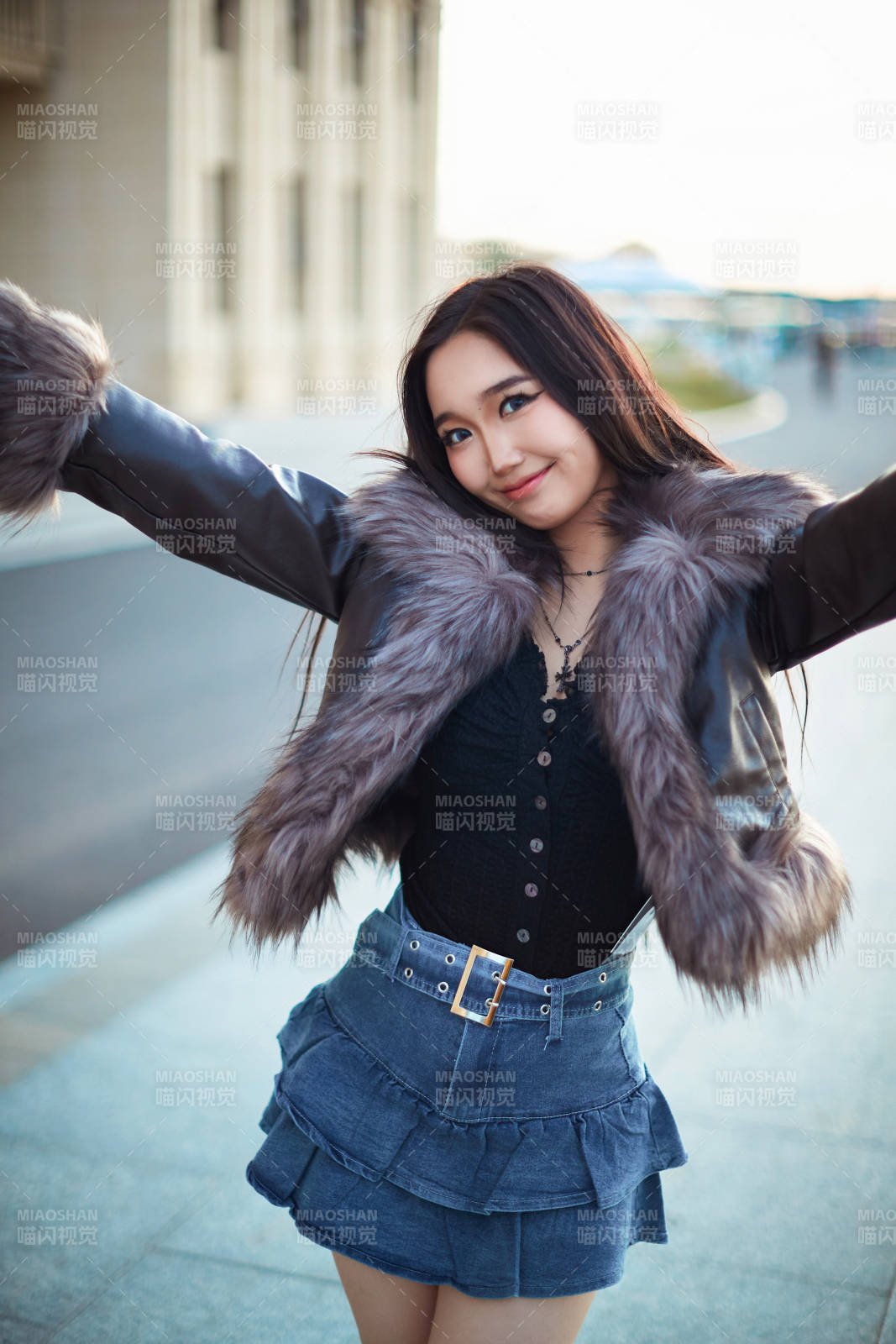 草原那达慕大会上的蒙古弓箭手图片