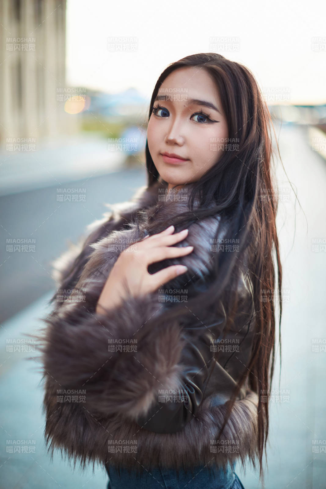 那达慕大会上表演的蒙古族传统舞蹈图片