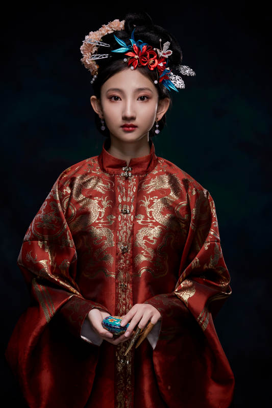 身穿明朝古装汉服的东方少女图片