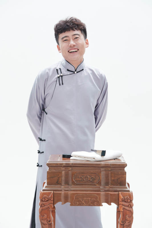 中国传统曲艺单口相声表演艺术形象图片