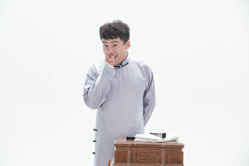 中国传统曲艺单口相声表演艺术形象图片