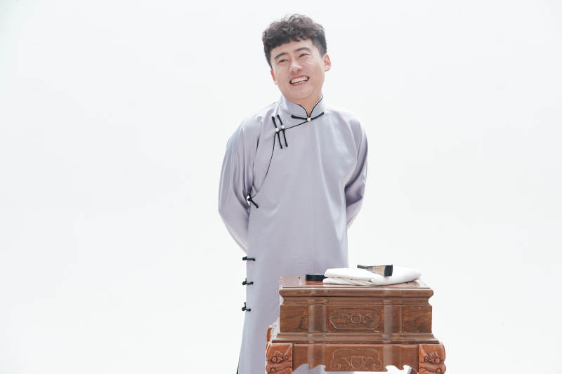 中国传统曲艺单口相声表演艺术形象图片