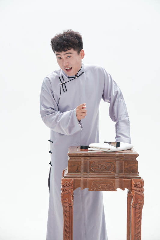 中国传统曲艺单口相声表演艺术形象图片