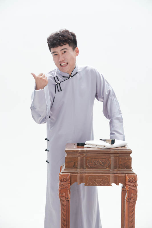 中国传统曲艺单口相声表演艺术形象图片