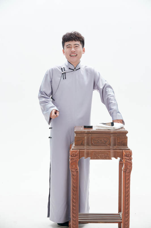 中国传统曲艺单口相声表演艺术形象图片