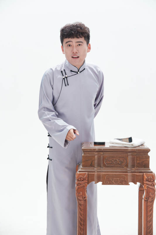 中国传统曲艺单口相声表演艺术形象图片