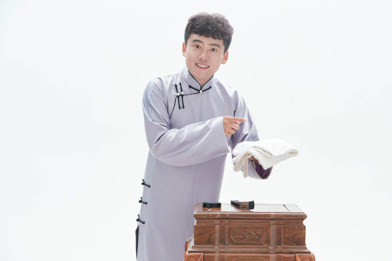 中国传统曲艺单口相声表演艺术形象图片