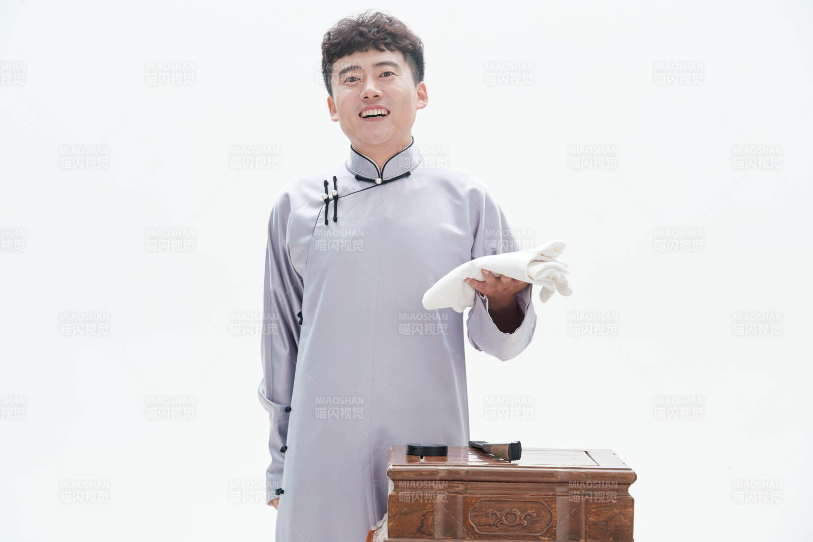 中国传统曲艺单口相声表演艺术形象图片