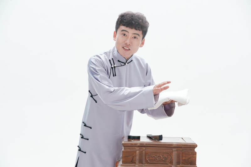 中国传统曲艺单口相声表演艺术形象图片