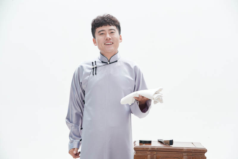 中国传统曲艺单口相声表演艺术形象图片