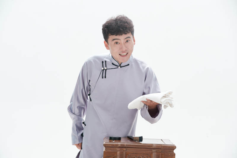 中国传统曲艺单口相声表演艺术形象图片