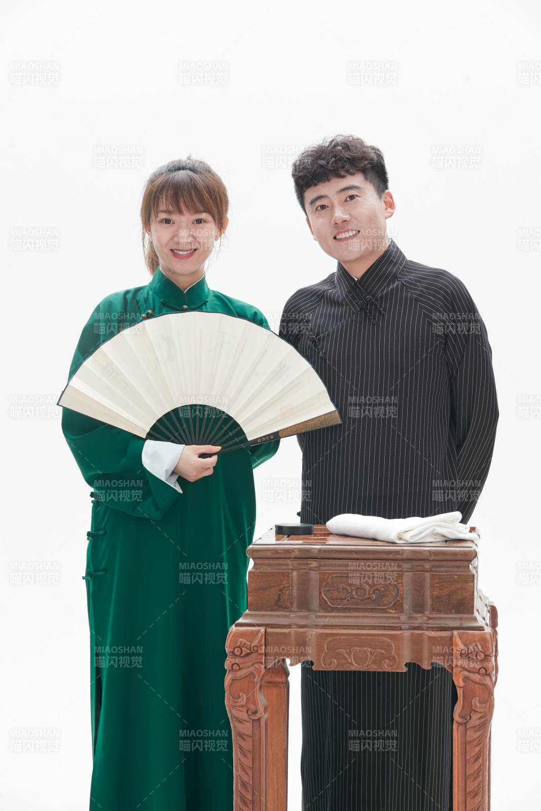 中国传统曲艺对口相声表演艺术形象图片