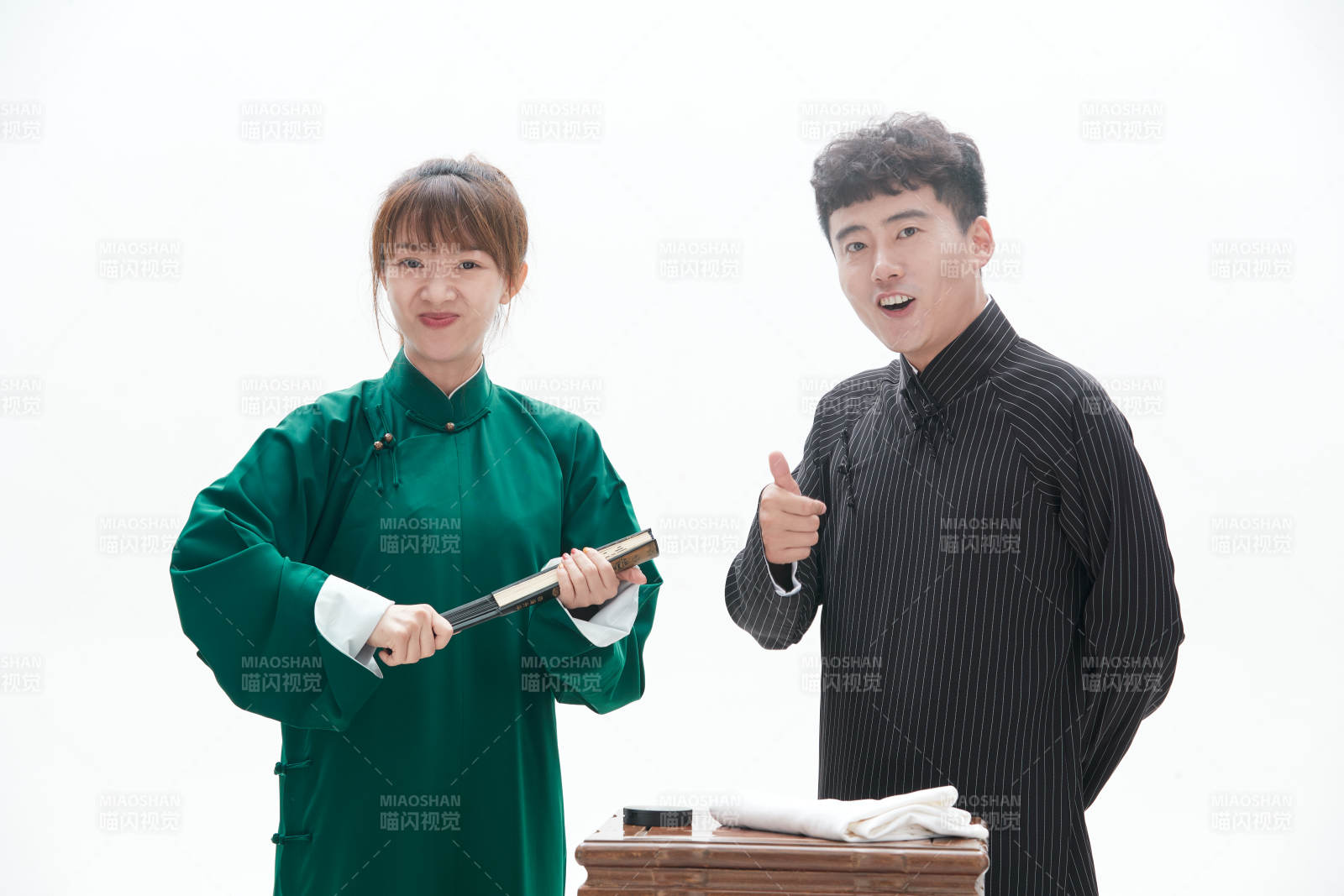 中国传统曲艺对口相声表演艺术形象图片