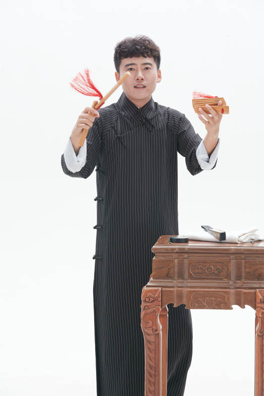 中国传统曲艺竹板书表演艺术形象图片