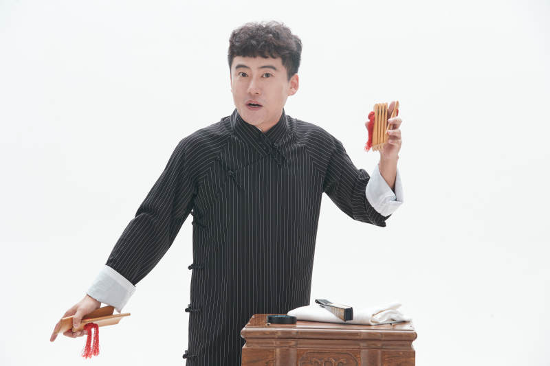 中国传统曲艺竹板书表演艺术形象图片