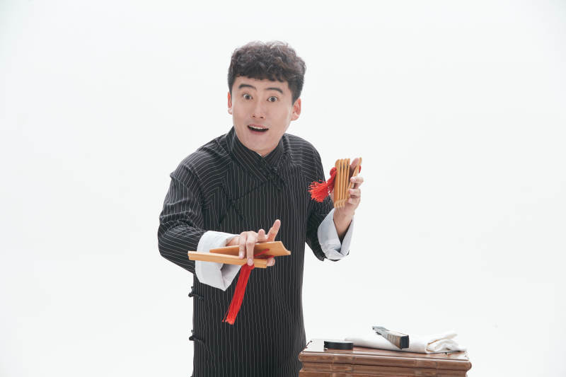 中国传统曲艺竹板书表演艺术形象图片