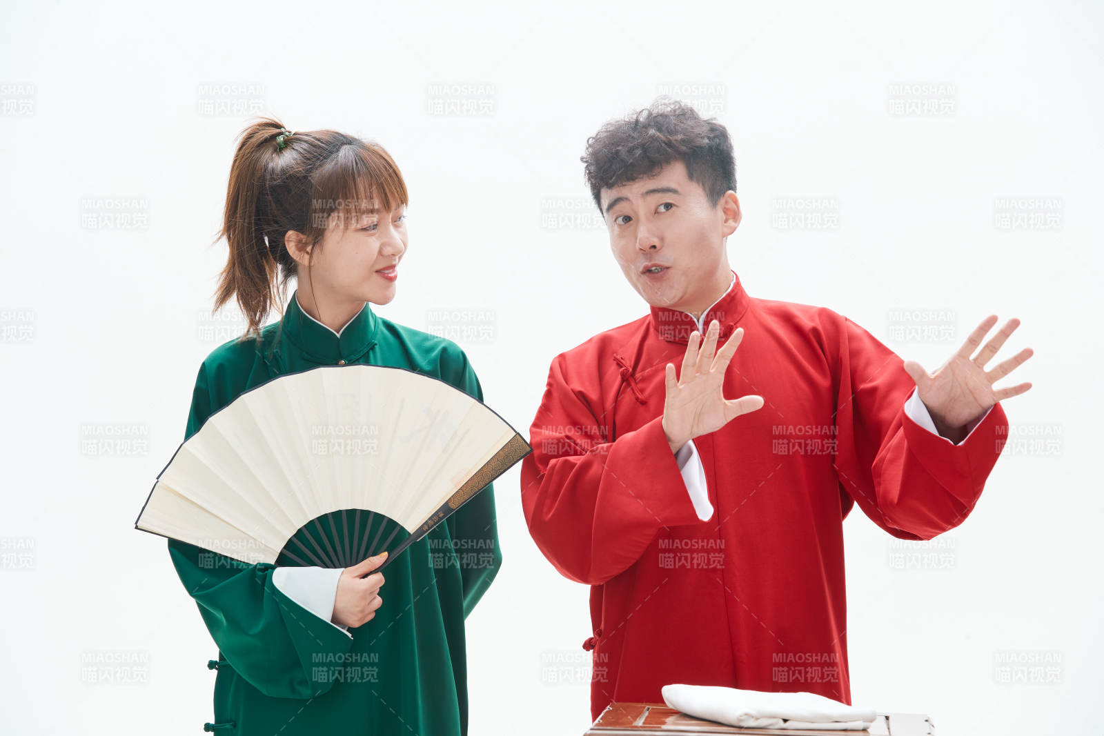 中国传统曲艺对口相声表演艺术形象图片