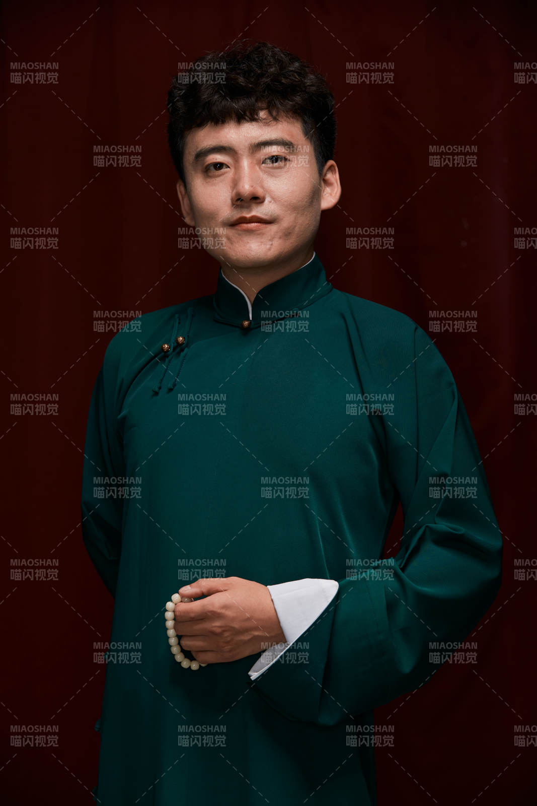 中国传统曲艺相声表演艺人形象图片