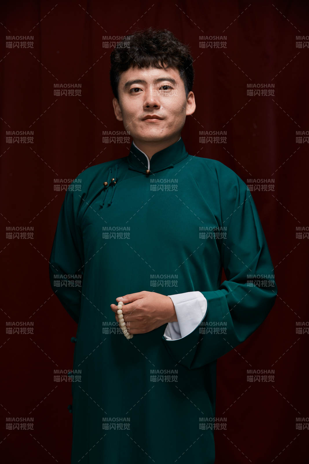 中国传统曲艺相声表演艺人形象图片